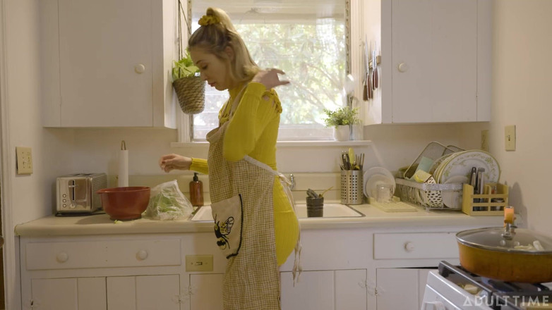 Adult Time: Adult Time - Raunchy Aiden Ashley Lets Dating App Cizinec creampie...