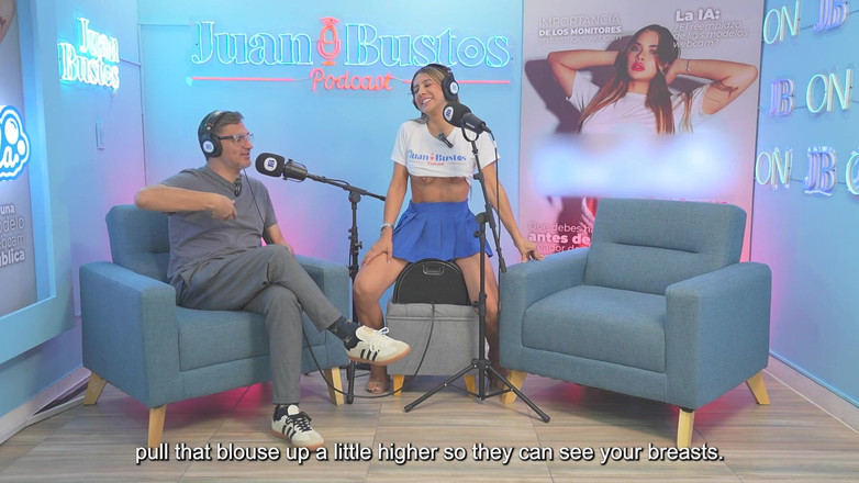 JuanBustos: Cristinavegas, Una Modella Latina in Webcam, Si Rompe Il Clitoride...