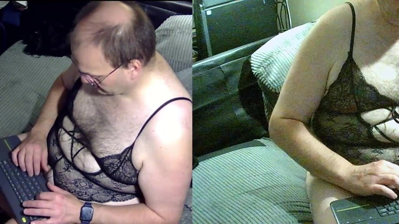 Caressonnous: Devote kleine swatterin