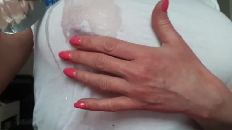 Aqua Pola: Bröstvårtor Orgasm och kylning genom att väta min T-shirt