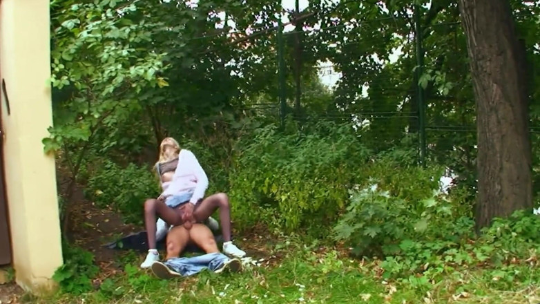 Wild outdoor milfs: Public Outdoor Sex with Cum on Face and Hard Fucking