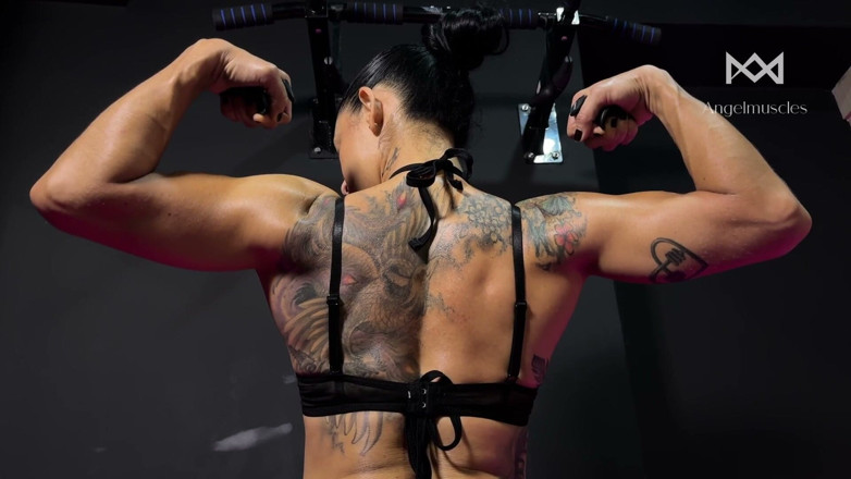 Angelmuscles: Beobachte, wie meine Muskeln wachsen, Bizeps-dominantes Training und Klimmzüge