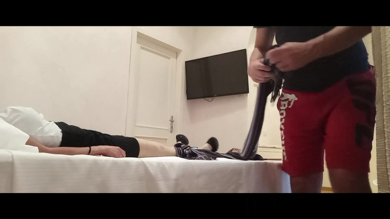 LauraOnHeels: ストッキングとヒールを履いた熟女、縛られて犯される