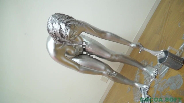 Cocoa Soft: A girl in a uniform turns into silver