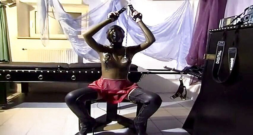 Fetish Desire: Aksi bdsm dengan cewek bertopeng