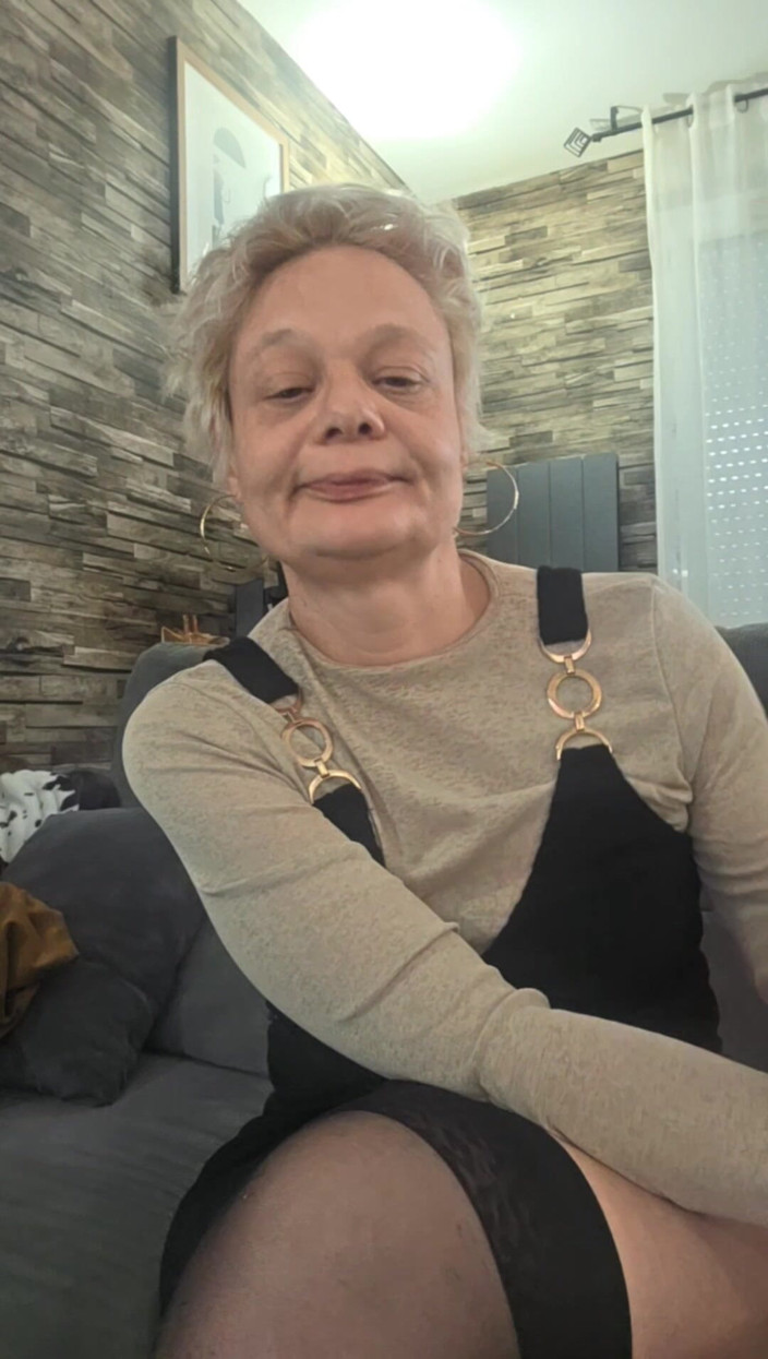 Sofy13: Eu Chupo Um Bom Pau E Me Faço Foder Minha...