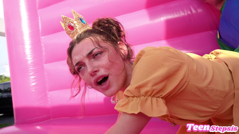 Teen StepSis: Luigi Fucks Princess Peach in the Bouncy Castle