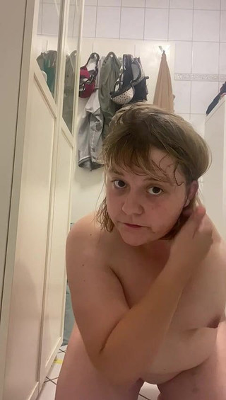 Deutsche Anna: Terlalu diminyaki untuk ditunggangi. Gagalkan video