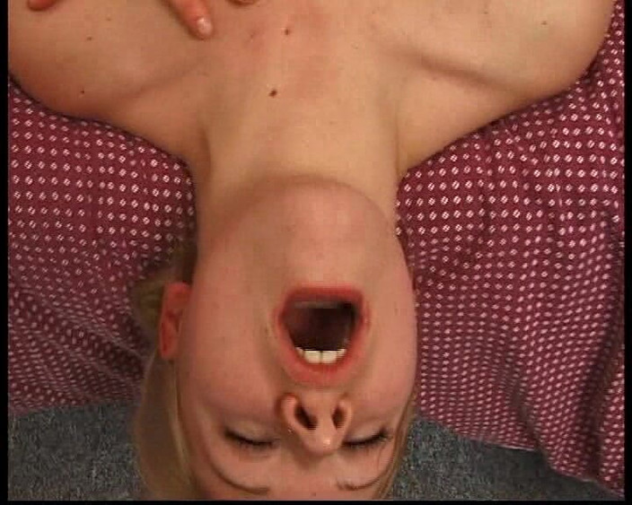 German Amateur Videos: Блондинка аматорка з волохатою пиздою трахається на кастингу