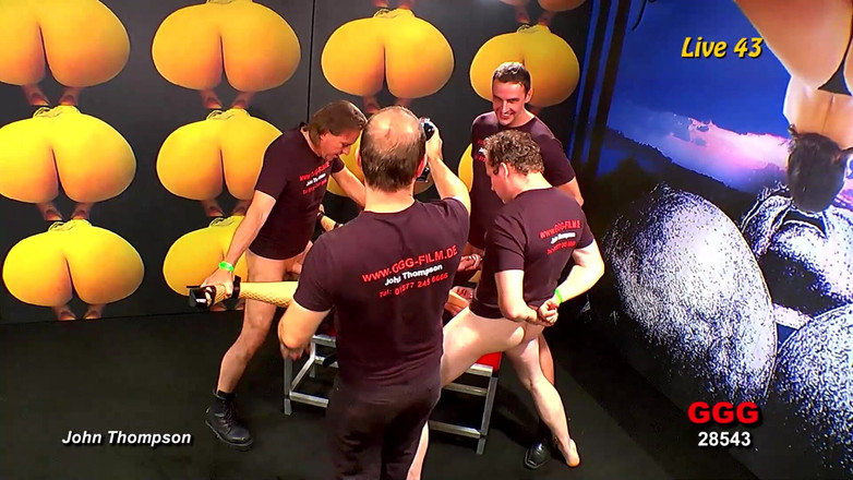 GGG John Thompson Studio: 젊고 발정난 날씬한 밀프를 갱뱅으로 보여주는 Ggg John Thompson