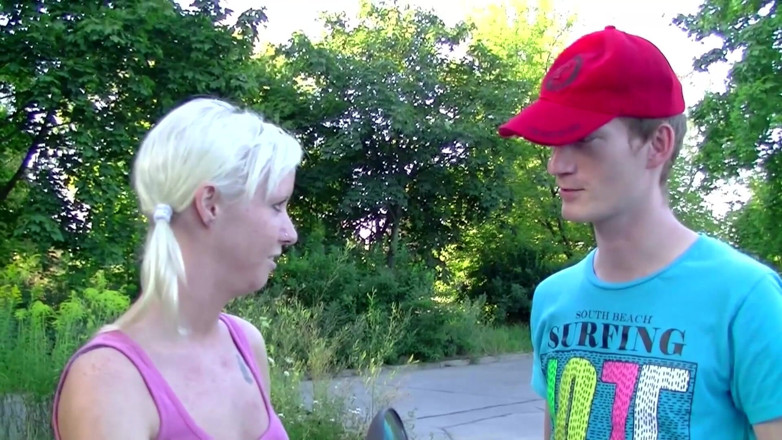 German amateur - 100% German hardcore videos: Śliczna blondynka nastolatka zostaje zdewastowana przez cipkę