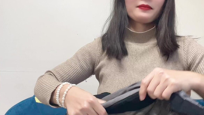 sweethanajapanese: Hana indossa vestiti e poi vai in bagno piscio la...