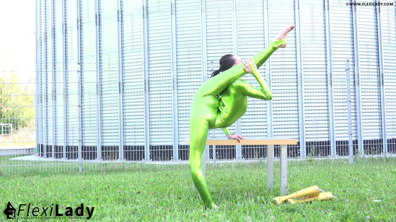 Flexilady: Extreme Shiny &amp; Bendy