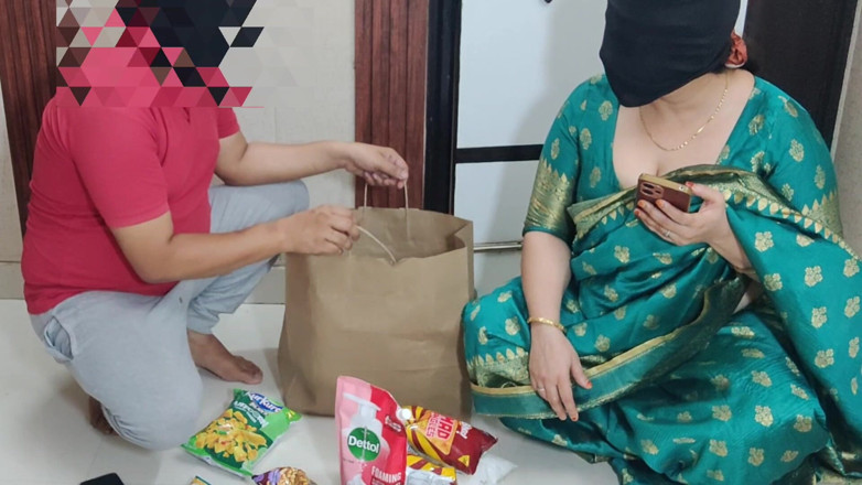 GoriMam: Courier Boy Fucking with Lady Customer