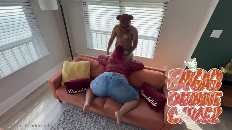 TeddyStrokez: Teddy's New Neighbor