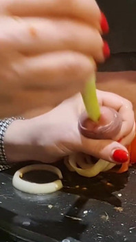 CBT. Kontol dan uretra ekstrem di dapur! Memasak kontol 2. Episode 2/3. Penuh.