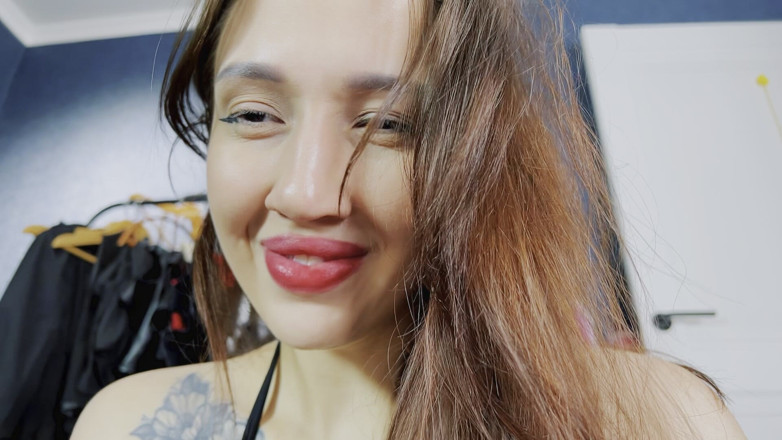 JessLux: The Giantess Is Eating You
