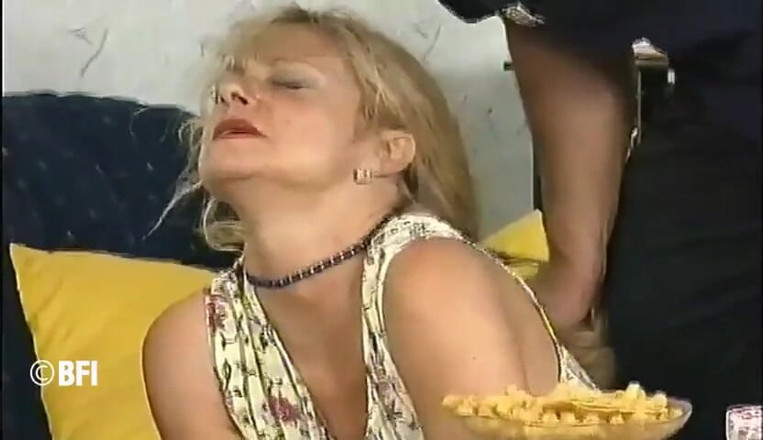 Hardcore slave sex: Wanita blonde dihukum oleh tuannya