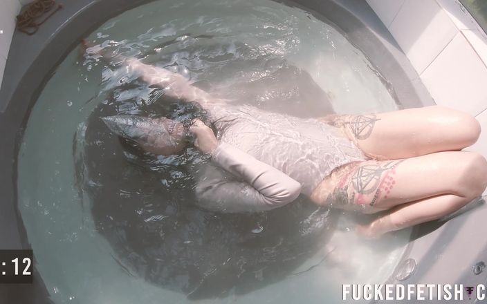Fucked fetish: 4k in water zakken sexy Latijnse godin badpak topples