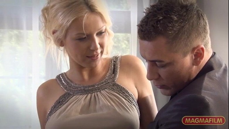 Magmafilm: Süper Çekici Yüksek Sosyete Sarışın Çorap Ve Elbise Becerdin Alır