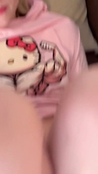 Uwu Phone-in-hand Bedtime Fantasy