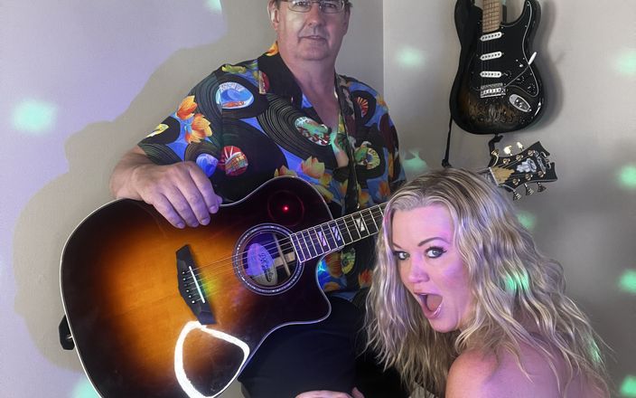 VegasBecky: Groupie le da una buena propina al rockero