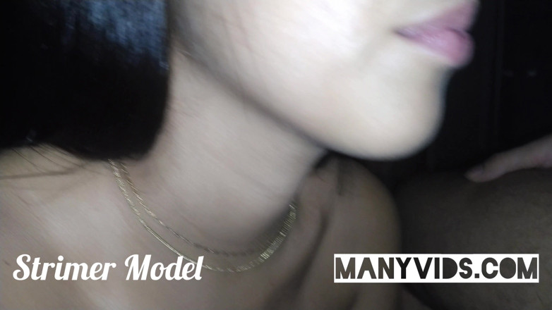 Strimermodel: Malá děvka polyká svého obřího ptáka