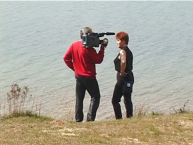 Lucky Cooch: Si rambut merah matang ditemu bual di tempat terbuka