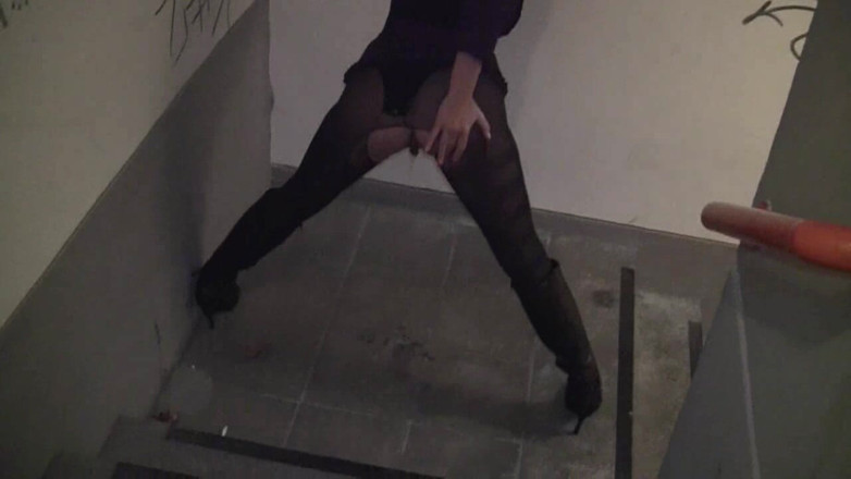 Aische Pervers: Stairwell Flooded with Piss