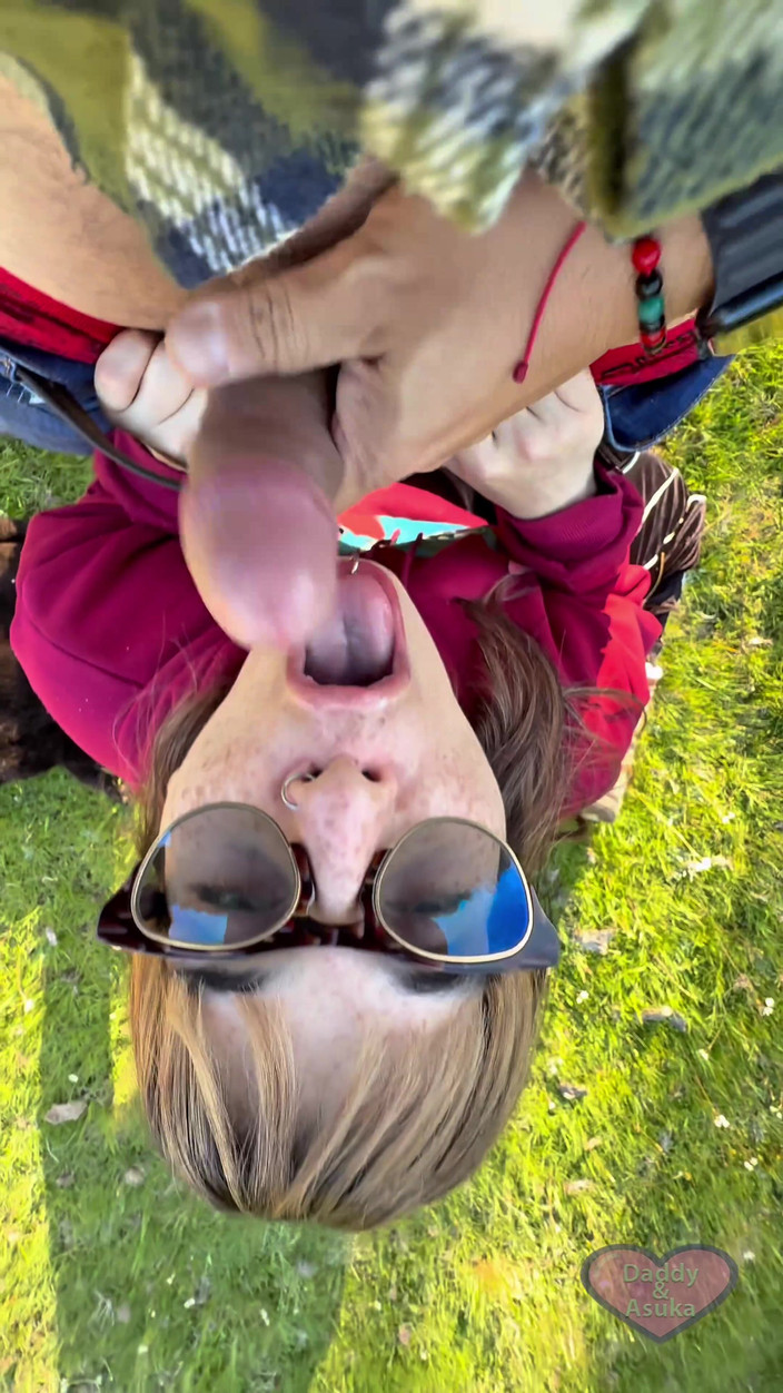 Daddy and Asuka: 에픽 야외에서 펠라 작업