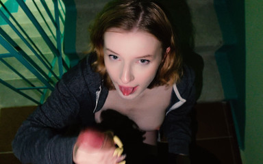 Diana Rider: 엄마 집에 있는 동안 입구에서 섹스