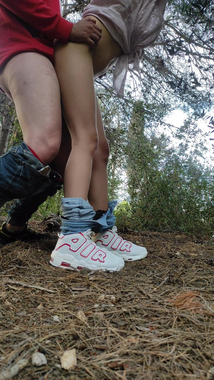 Endemoniados: Cumming Inside a Girl in the Woods