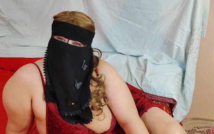 Ahmed and Qamar: Egyptská tanečnice má sex s ženou ze zálivu ve svém bytě