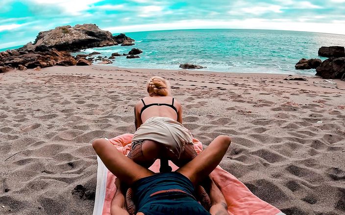 Maskcouple: Sex on the beach on holiday with horny girlfriend