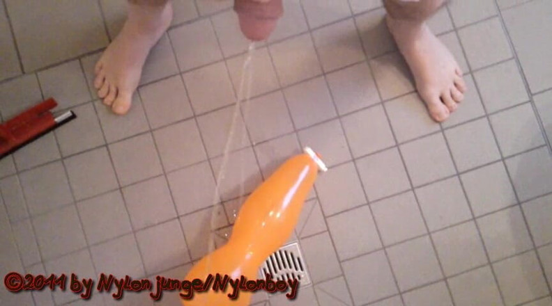 Carmen_Nylonjunge: Kencing Balon
