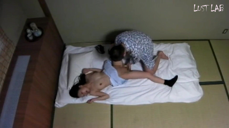 Lust JAV lab: ホテルの部屋の熱 - 静かなマッサージが誘惑に変わるとき。- 2