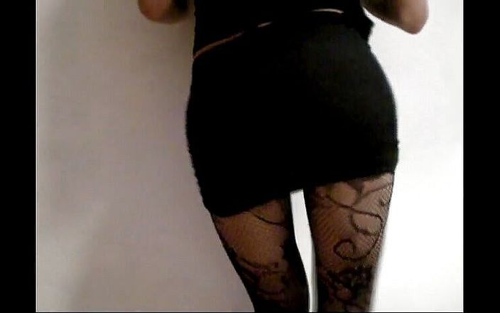 Femdom Austria: Sexy hips teasing in black tights
