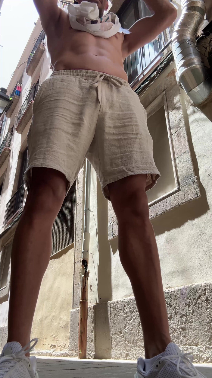 Paul Williams: Telanjang Sepenuhnya Di Jalanan Barcelona