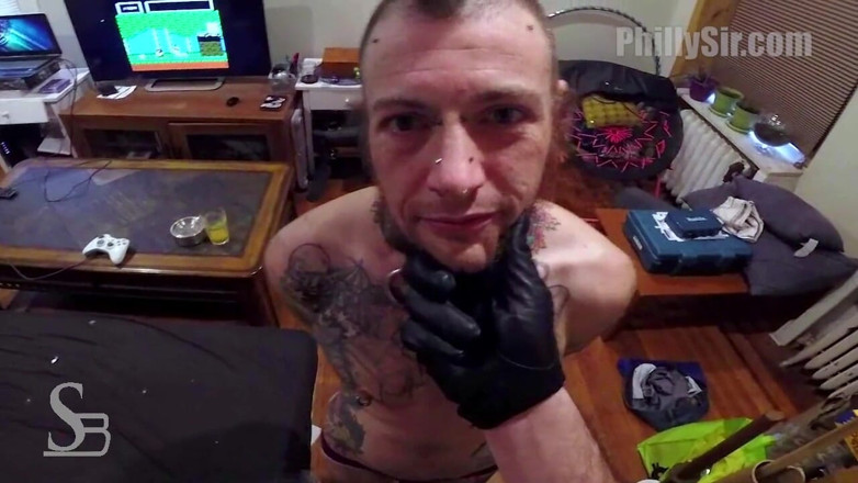 Philly Sir Videos: Morgan een tweede keer betrapt op roken binnenshuis (een Sir Brian...