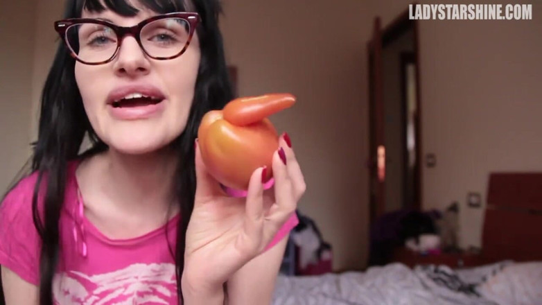 Lady Mesmeratrix Official: Roșate cu cireșe de pișat cu care să te joci