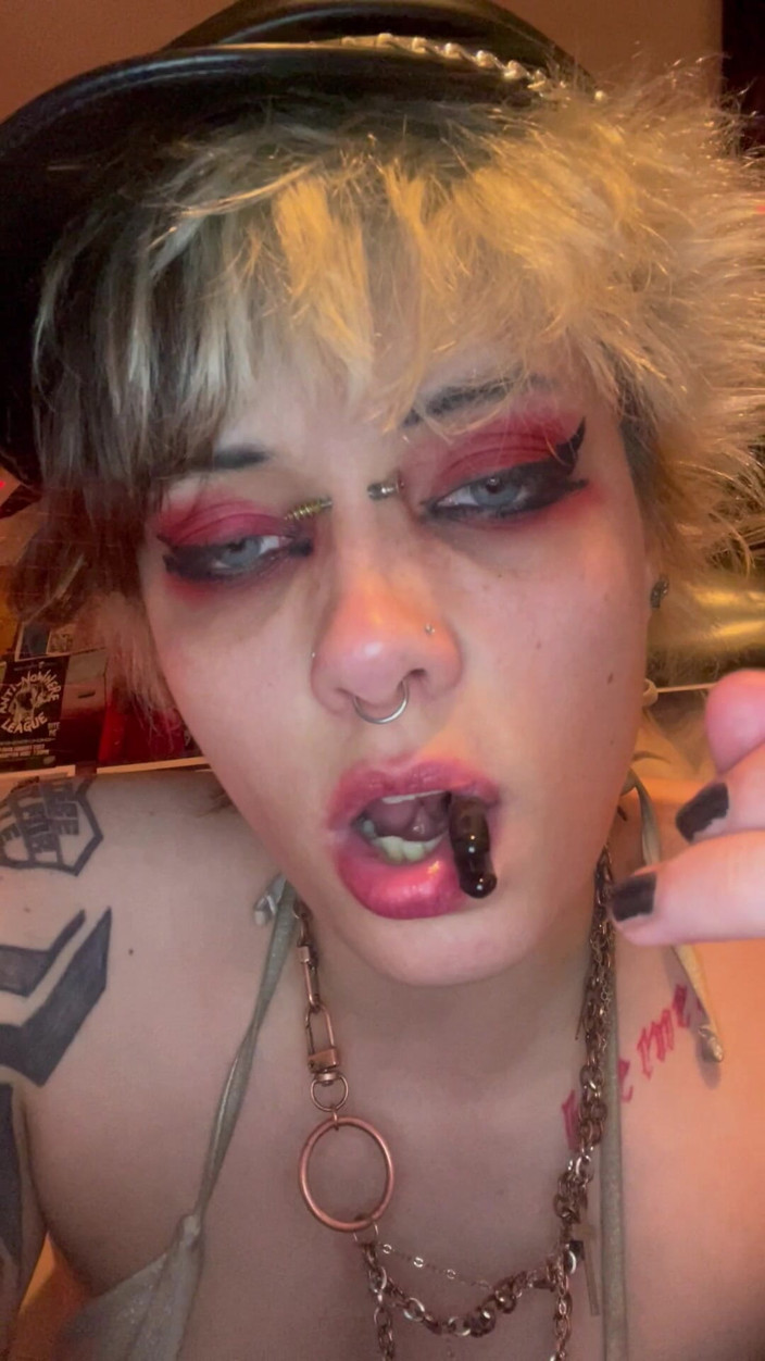 Glitterqueen1999: Goth Girl Glitterqueen1999 Stretches Her Button Nose with Ni