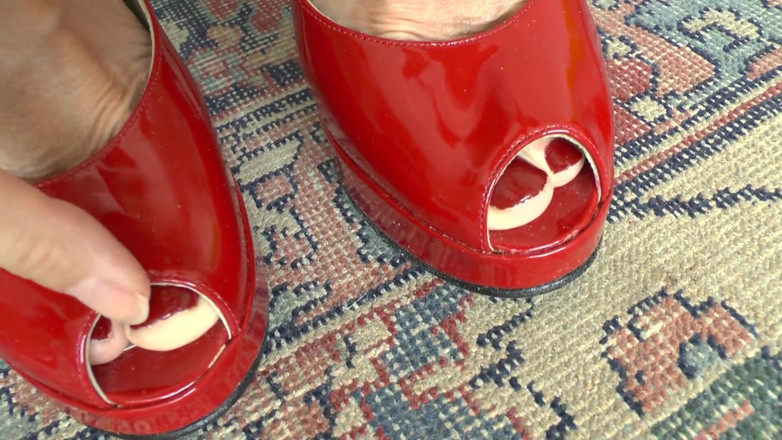 Lady Victoria Valente: High-heel Goddess Shows off Her Sexy Red Peep-toe High Heels