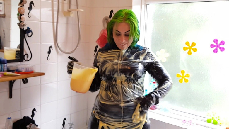 Tattooed Milfy Mama: Wet and Messy Custard Catsuit