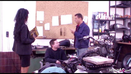 Full porn collection: La sposa tedesca in bici viene scopata da un meccanico...