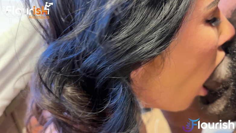 Mr Flourish Live: 에인슬리 아담스가 미스터플루어쉬 플레이스로 가서 빨아