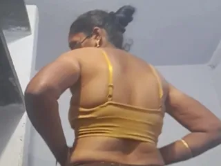 Jayaselvi: Indian Tamil Aunty Ass Show