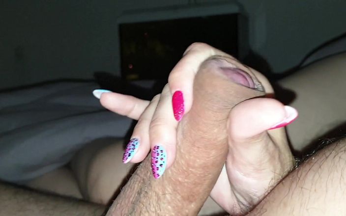 Realamateurs: Beni mastürbasyon yapıyor. Sikimi amına sokmalı ve içine boşalmalıyım. Muhtemelen...
