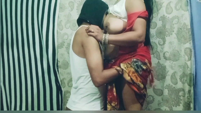 BendableFog5: Heiße schwägerin trinkt großen milch und wird gefickt