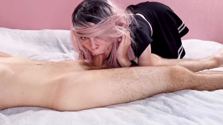 The Deep Passion: Nettes teen nimmt großen schwanz tief in den hals - sie...