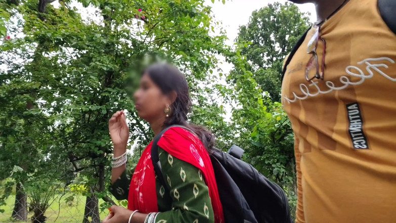 Premi pooja: La studentessa del college è venuta a vagare con il tuo...